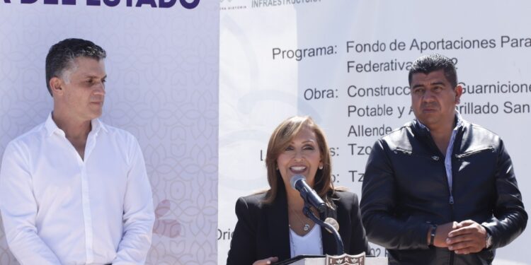 Supervisó gobernadora Lorena Cuéllar obra de pavimentación y servicios básicos en Tzompantepec