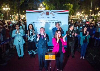 Gobierno del estado enciende iluminación alusiva a las fiestas patrias