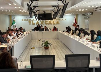 Gobierno del estado apoyará la formación académica de alumnas normalistas