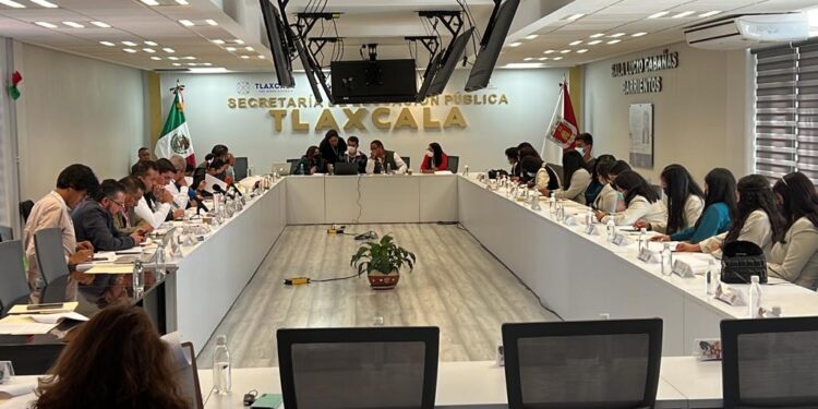 Gobierno del estado apoyará la formación académica de alumnas normalistas