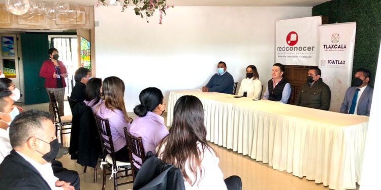 Entrega icatlax certificados de competencia laboral