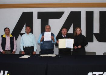 Firman convenio SMyT Y ATAH para otorgar descuento en transporte a estudiantes