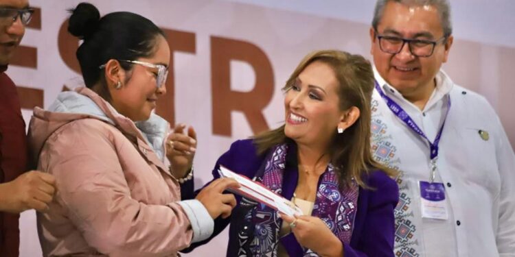 Encabezó gobernadora Lorena Cuéllar entrega de apoyos del PLEEN en Huamantla