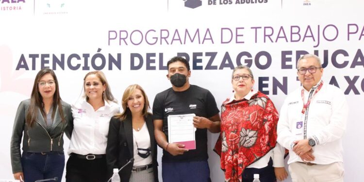 Refrenda gobernadora Lorena Cuéllar compromiso para abatir rezago educativo