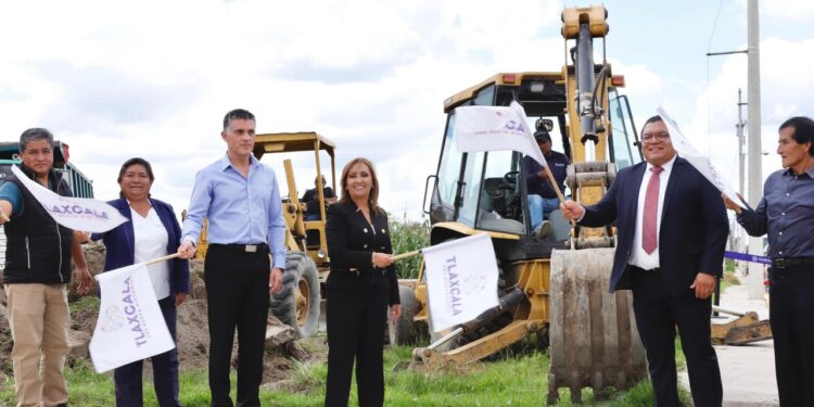 Beneficia gobernadora Lorena Cuéllar a habitantes de Tepetitla con obras de impacto social