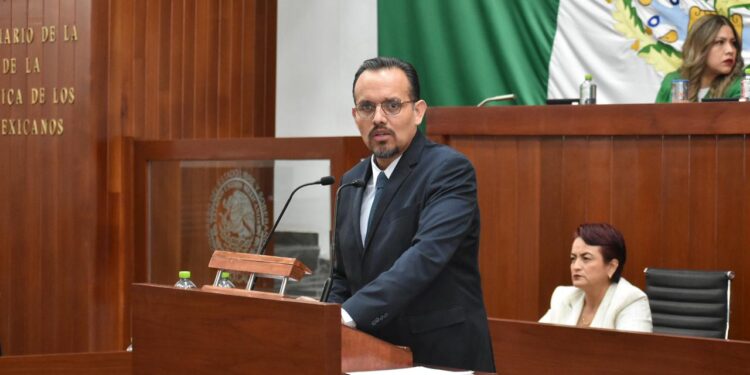 Juan Manuel Cambrón presenta iniciativa para solicitar comparecencia de la procuradora