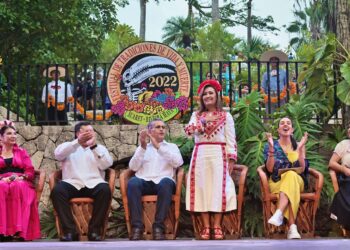 Asistió gobernadora a la inauguración del festival de tradiciones de vida y muerte en Xcaret