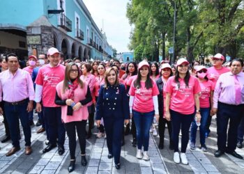 Da banderazo gobernadora Lorena Cuéllar a campaña permanente de la lucha contra el cáncer de mama