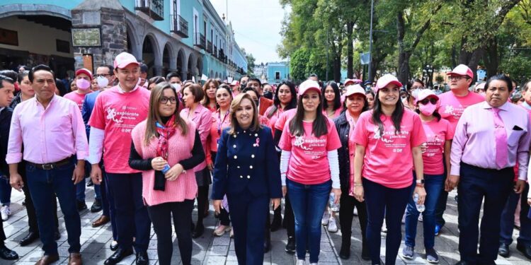 Da banderazo gobernadora Lorena Cuéllar a campaña permanente de la lucha contra el cáncer de mama