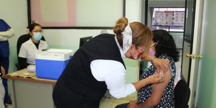 Inicia sesa vacunación contra influenza 2022-2023