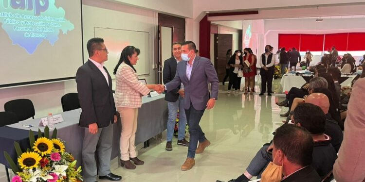 Reconoce IAIP al sector salud por cumplir con ley de transparencia