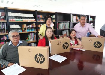 Entrega SEPE computadoras a maestros de las USAER