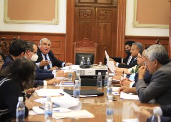 Acuerda gobierno del estado agenda a favor del sector salud