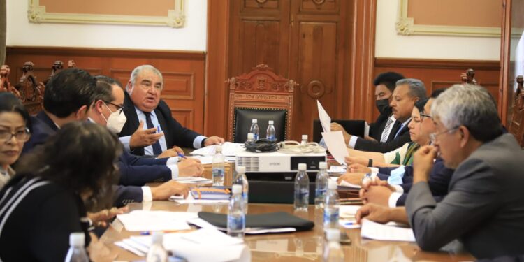 Acuerda gobierno del estado agenda a favor del sector salud