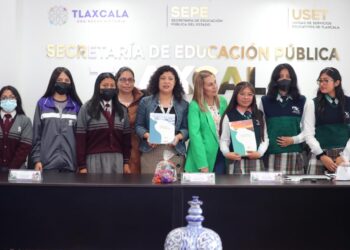 Estudiantes participan en foro “unidos frente al cambio climático” organizado por la SEPE-USET