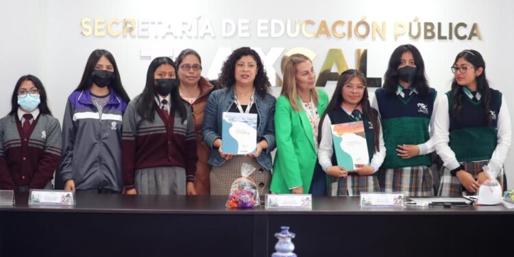 Estudiantes participan en foro “unidos frente al cambio climático” organizado por la SEPE-USET