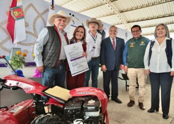 Entregó gobernadora Lorena Cuéllar maquinaria agrícola y reconocimientos a productores tlaxcaltecas