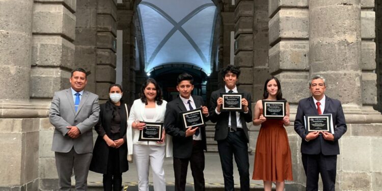 Estudiantes del ITST obtienen segundo lugar a nivel nacional en rally latinoamericano