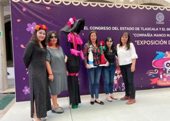Realizan en el Congreso Expo-Venta de Catrinas elaboradas con material reciclable