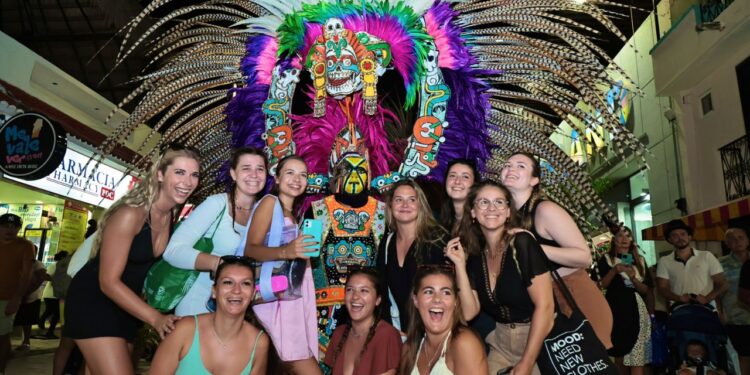 Con alegría fue recibida la representación de Tlaxcala en el festival de tradiciones de vida y muerte en XCARET