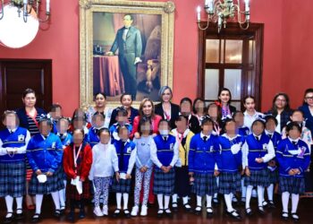 En el día internacional de la niña, gobernadora conmina a seguir los sueños