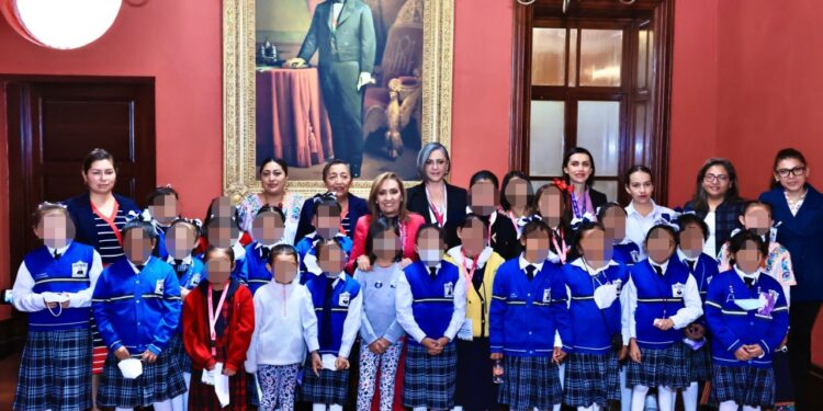 En el día internacional de la niña, gobernadora conmina a seguir los sueños