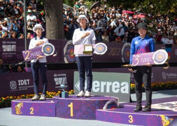 Galardonó gobernadora Lorena Cuéllar a campeonas de la modalidad arco recurvo femenil