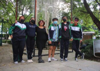 Alumnos del cecyte construyen instalación monumental para el cervantino
