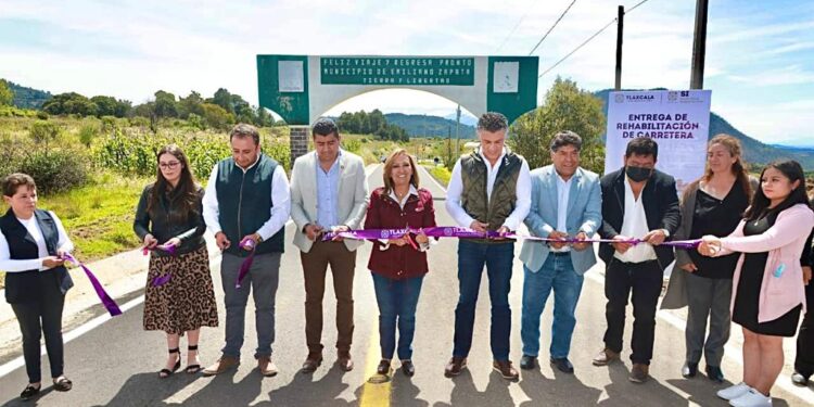 Entregó gobernadora Lorena Cuéllar obras carreteras en Españita y Emiliano zapata