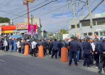 Activa SSC dispositivo de vialidad y acompañamiento por manifestación frente a oficina federal