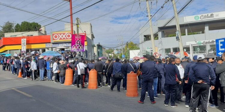 Activa SSC dispositivo de vialidad y acompañamiento por manifestación frente a oficina federal