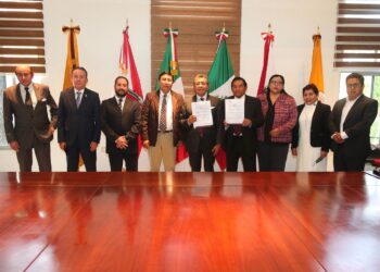 Signan convenio de colaboración UATx y COEPRIST