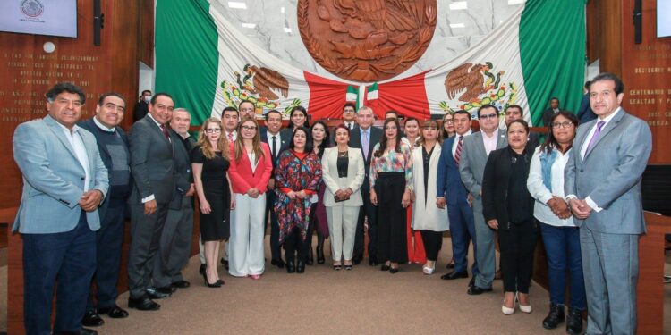 Dialoga Adán Augusto López sobre minuta de GN con diputadas y diputados de Tlaxcala