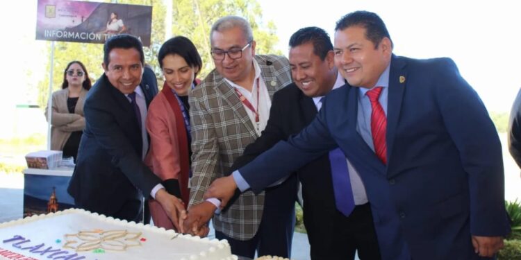 Celebra el instituto tecnológico superior de Tlaxco  18 aniversario.