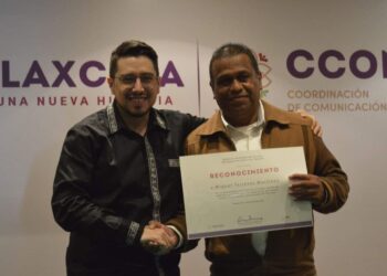 Reconoce secretaría de cultura a Miguel Terreros por participación con el alebrije “halcactoli”