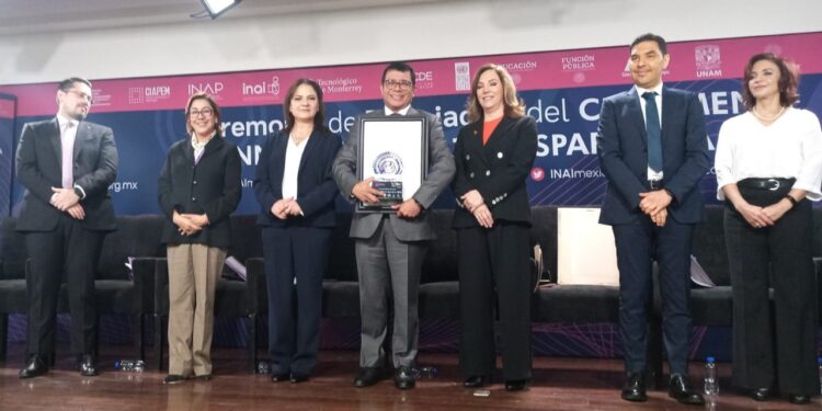 Entrega INAI reconocimientos a la UPTX en certamen nacional de transparencia