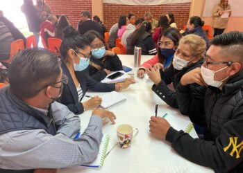 Abordan docentes contenidos en la segunda sesión ordinaria de consejo técnico escolar