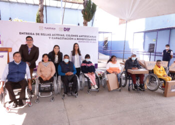 Entrega SEDIF sillas de ruedas activas y capacita a beneficiarios para su uso