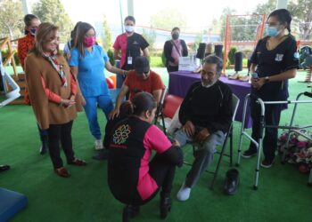 Entregó gobernadora Lorena Cuéllar prótesis de pierna a personas con discapacidad