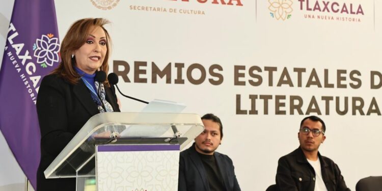 Entregó gobernadora estímulos a ganadores de pacmyc, pecda y premios estatales de artes visuales y literatura