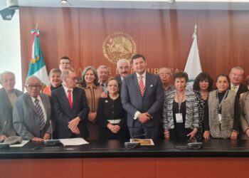 Entrega el Senado de la República reconocimientos a Radio Huamantla