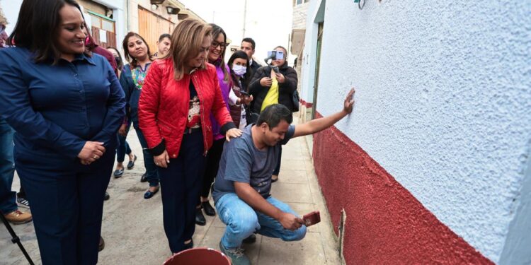 En Sanctórum, inaugura gobernadora programa “pintando tu fachada”