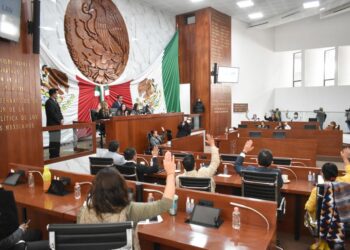 Aprueba LXIV Legislatura minuta para que entidades federativas legislen símbolos nacionales