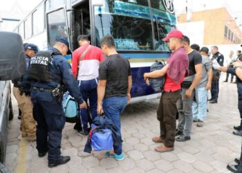 Rescata SSC 71 migrantes y detiene a una persona 