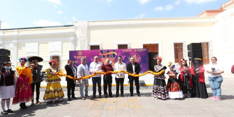 Inauguran concurso estatal de ofrendas “Mtro. Desiderio Hernández Xochitiotzin”