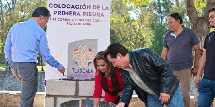 Colocó gobernadora Lorena Cuéllar primera piedra del corredor urbano sobre el río Zahuapan