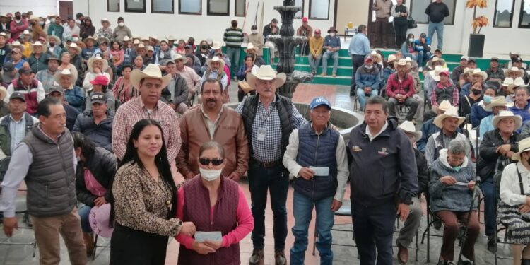 Entrega SIA pago por siniestros agroclimáticos en Atltzayanca y Cuapiaxtla