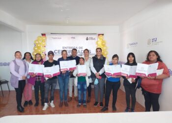 Entrega ITEA certificados de primaria y secundaria en Yauhquemehcan