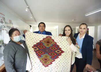Entregó cat premios a ganadores del 11° concurso regional de textiles 2022