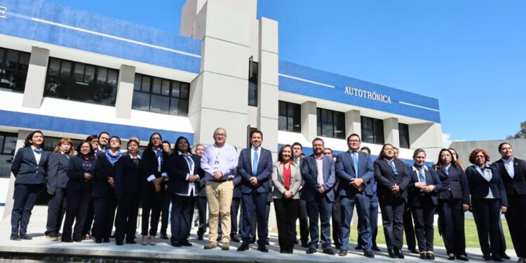 Inauguró gobernadora Lorena Cuéllar laboratorio de autotrónica en el ITA